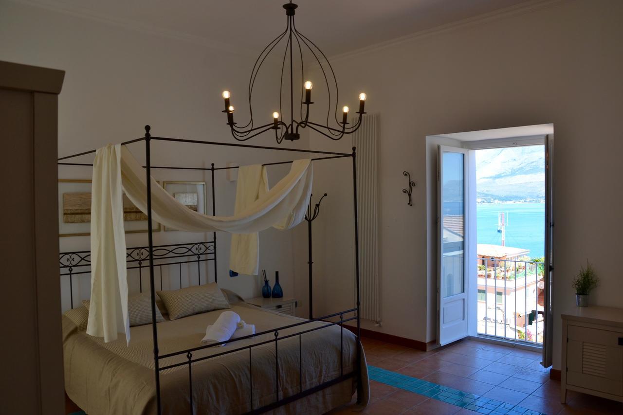 ガエータ Il Bottone Al Duomo Bed & Breakfast エクステリア 写真